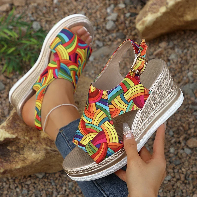 Elastic Waistband Roll - Sandal Hak Wedge Grafiti Pelangi untuk